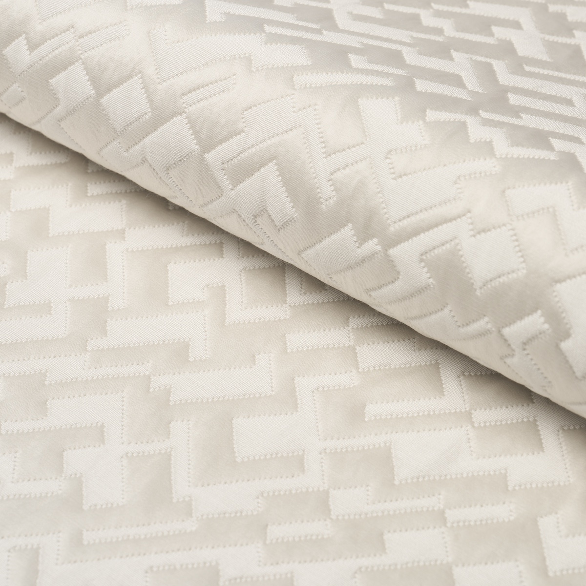 SALON MATELASSÉ SATIN – PEARL
