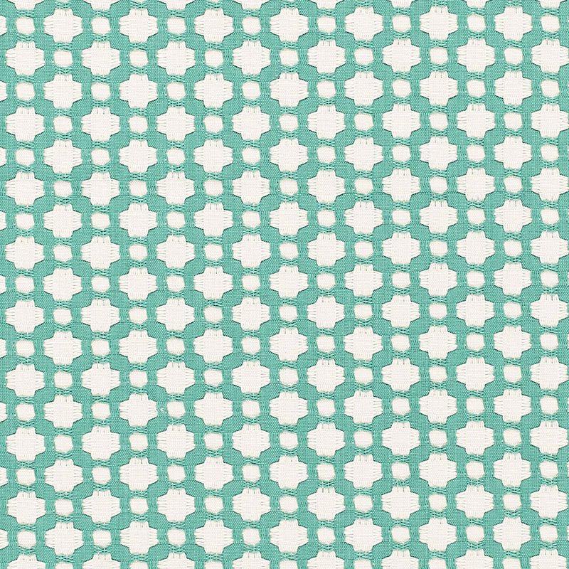 BETWIXT – POOL/NATURAL